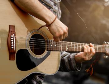 summer concert series, live music outdoora, musicians outside, playing music near the beach